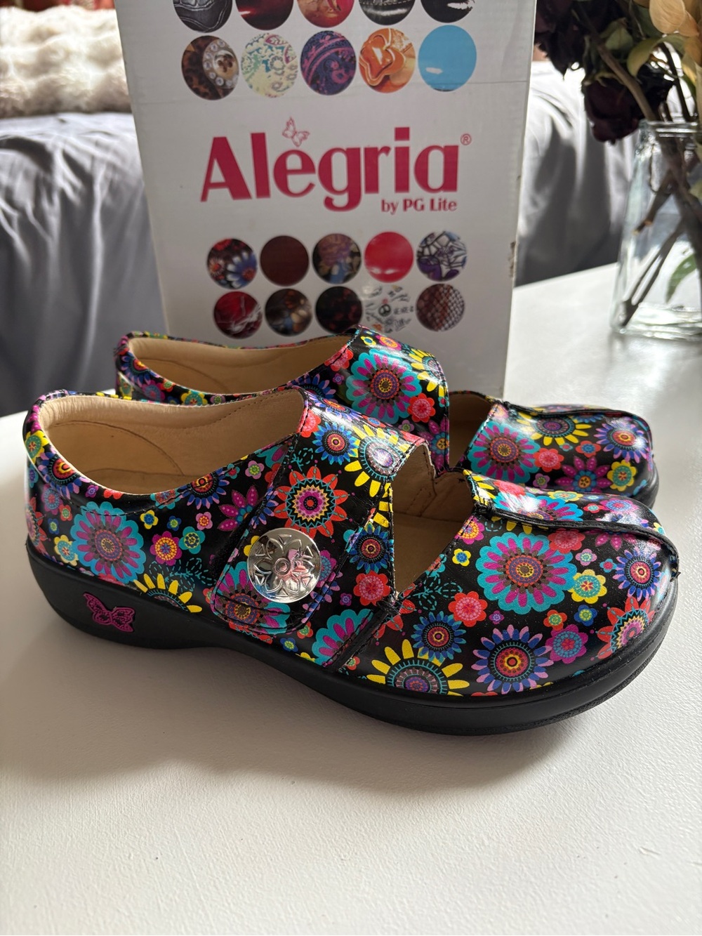 Alegria’s Kai~Black Pinwheel Clogs (New in Box)